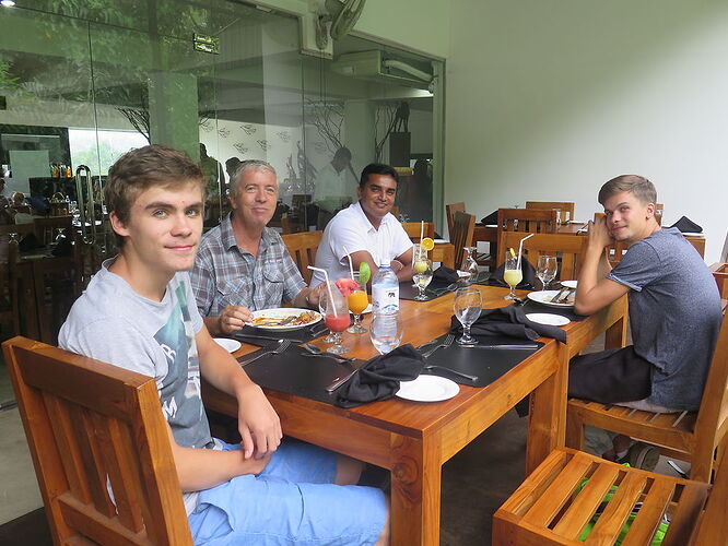 Re: Recommandation d'un guide chauffeur au Sri Lanka - Philippe-Mylene Re: Recommandation d'un guide chauffeur au Sri Lanka - Philippe-Mylene