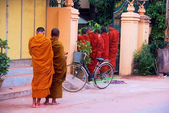 Aujourd'hui, petit tour très tôt le matin - IzA-Cambodia