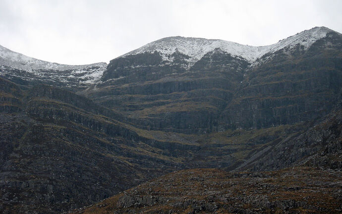 Derrière le Liathach : une traversée dans le brouillard - calamity jane Derrière le Liathach : une traversée dans le brouillard - calamity jane
