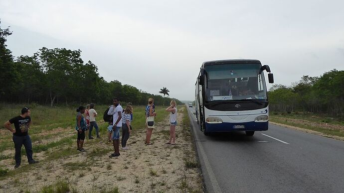 Il n'y a pas que les Transtur,....Voici un Viazul en état de rouler - Jacques JDSDF à CUBA