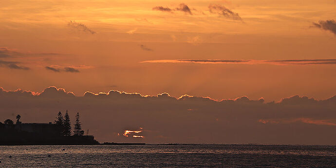 Re: Coucher et lever de soleil en Corse - puma Re: Coucher et lever de soleil en Corse - puma