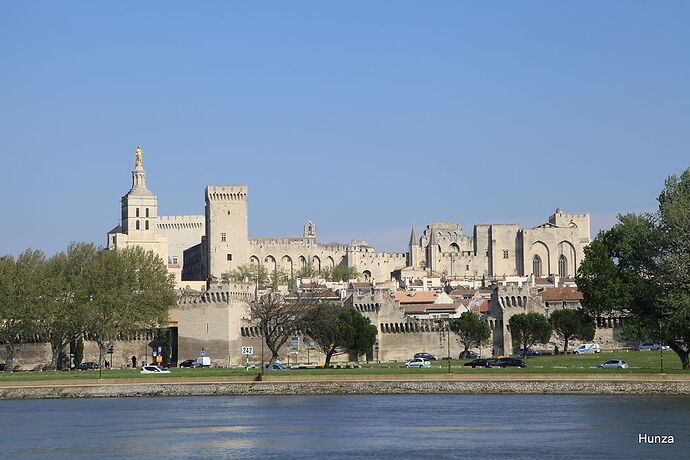 Visiter Avignon et ses environs sans voiture - hunza