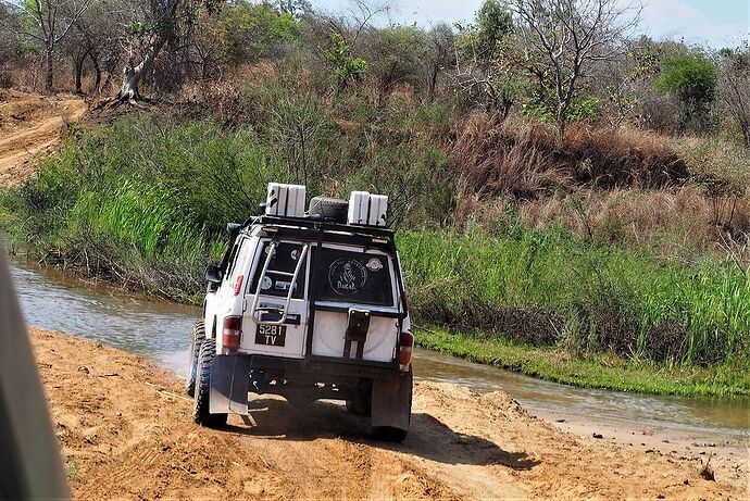 4 semai,es en 4x4 à Madagascar - PIHIEN