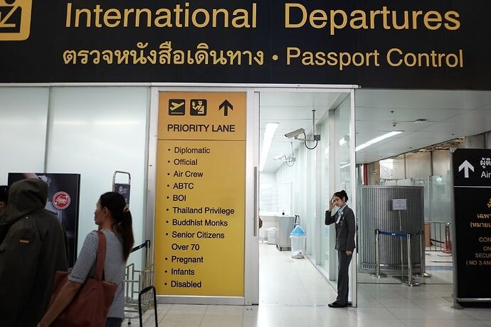 Re: passage prioritaire immigration suvarnabhumi avec enfant? - CNX