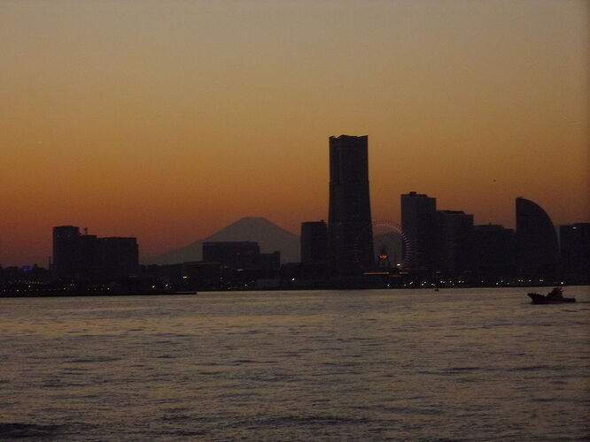Re: Bateau dans la baie de Yokohama - VeroJapon