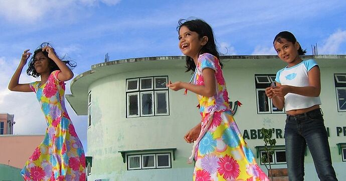 Les Enfants des Maldives   - Philomaldives  Guide  Maldives