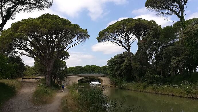 Tour du Lubéron, Canal de Rhône à Sète, Canal du Midi : 823 km en 13 jours à vélo - Facteur4