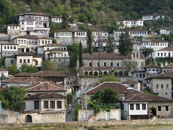 Retour de 10 jours en Albanie avec loc de voiture - gwend56