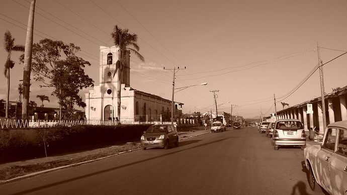 La grande rue nue - Jacques JDSDF à CUBA
