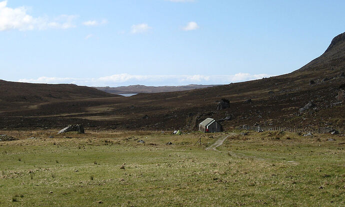 La digue de Carnmore . Arrivée à Carnmore bothy - calamity jane La digue de Carnmore . Arrivée à Carnmore bothy - calamity jane