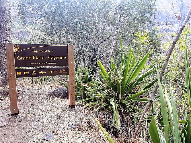 L'île INTENSE : Trek a l'île de la Réunion - Caro-Rando L'île INTENSE : Trek a l'île de la Réunion - Caro-Rando