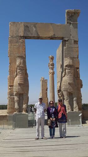 Découverte de l’incroyable cité antique de Persepolis avec une superbe guide francophone - Lau-b69