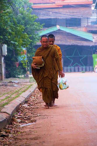 Aujourd'hui, petit tour très tôt le matin - IzA-Cambodia