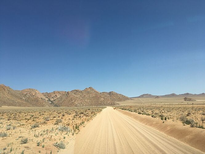 Un stop à AUS - PATOUTAILLE