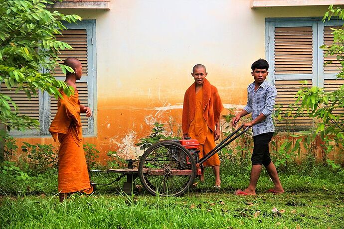 Bonjour Onigi - IzA-Cambodia