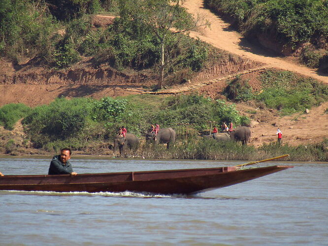 Du Sud au Nord, les milles couleurs du Laos - N-Gwen