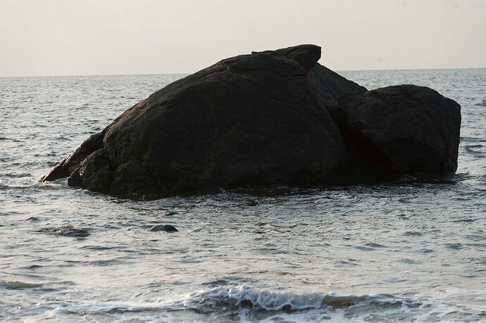Le rocher de la tortue sur la plage