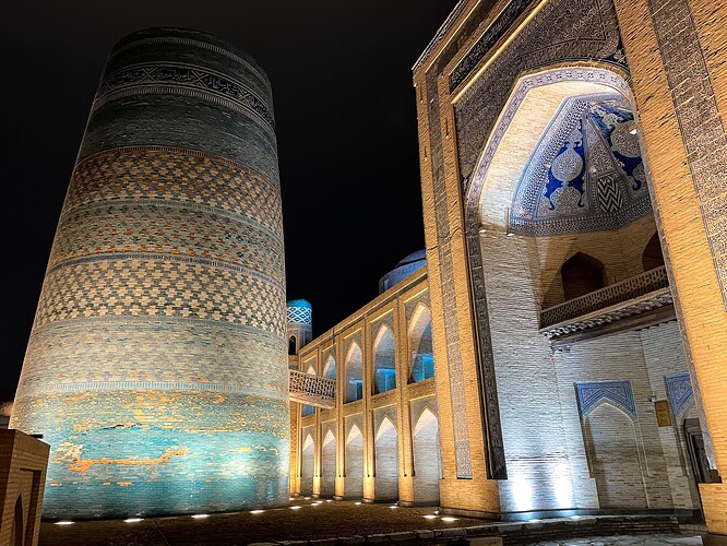 Les rues d'Itchan Kala la nuit