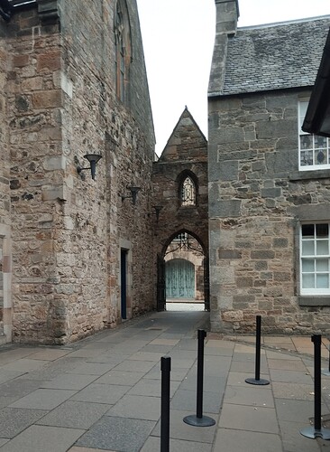 Holyrood Palace  . Cour d'entrée