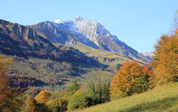 Le massif du Gabizos en automne