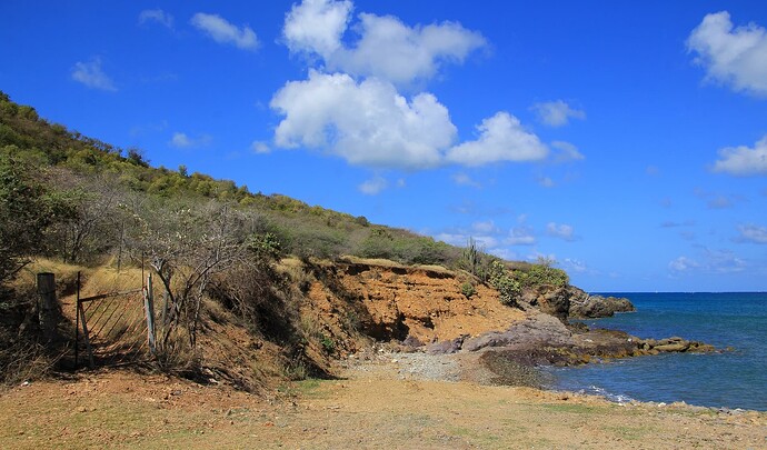 Le portail vers la plage des Amoureux