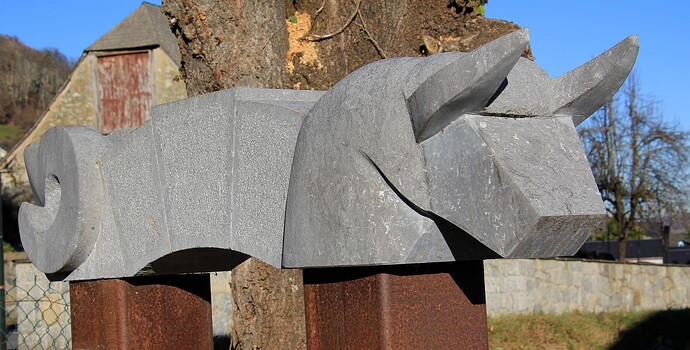 Sculpture à deux têtes !