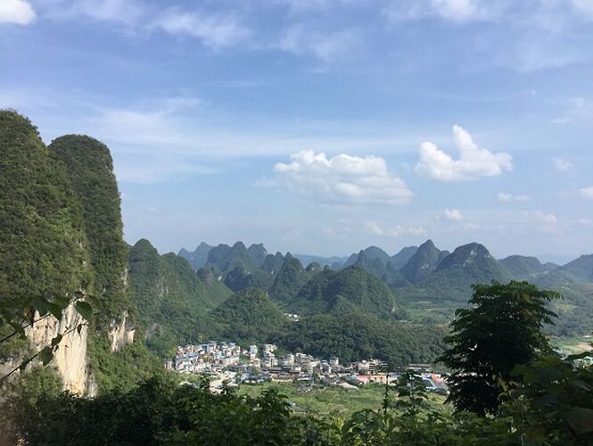 Voyage en Chine : Yangshuo – Dazhai – Fenghuang – Dehang – Zhangjiajie – Beijing – Huashan – Chengdu – Shunan zhuhai – Leshan – Emeishan (Première partie) - Meli Voyage en Chine : Yangshuo – Dazhai – Fenghuang – Dehang – Zhangjiajie – Beijing – Huashan – Chengdu – Shunan zhuhai – Leshan – Emeishan (Première partie) - Meli