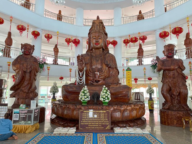 Wat Huay Pla Kang, pagode Phop Chok Dhamma