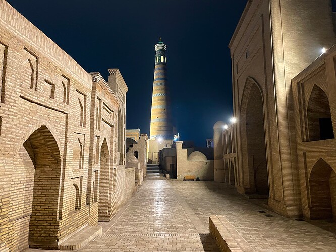 Les rues d'Itchan Kala la nuit