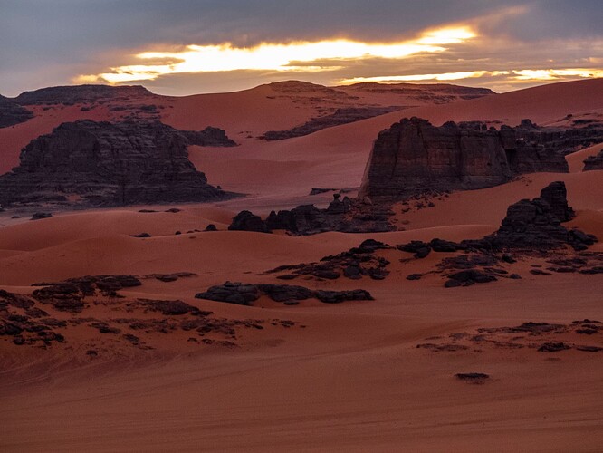 Dunes de Tin Merzouga au coucher du soleil