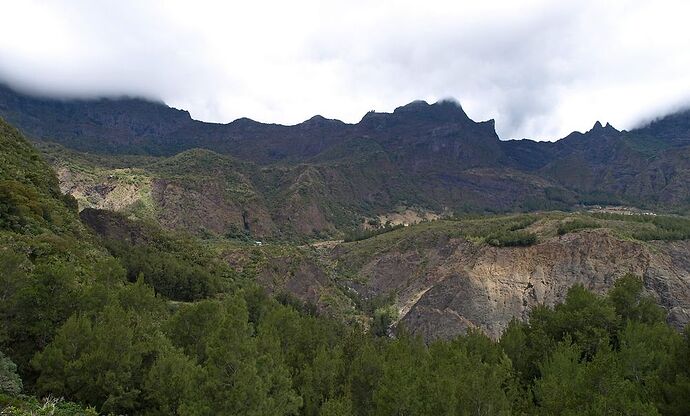 Traversée des trois cirques à pied et visite du sud - La-Corse-a-petits-pas Traversée des trois cirques à pied et visite du sud - La-Corse-a-petits-pas