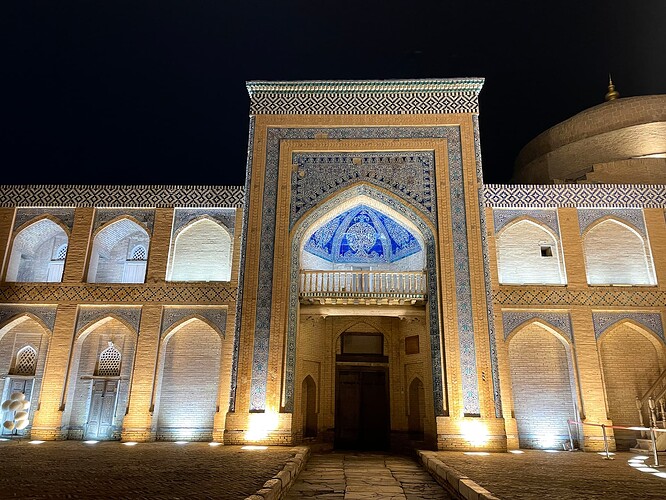 Les rues d'Itchan Kala la nuit