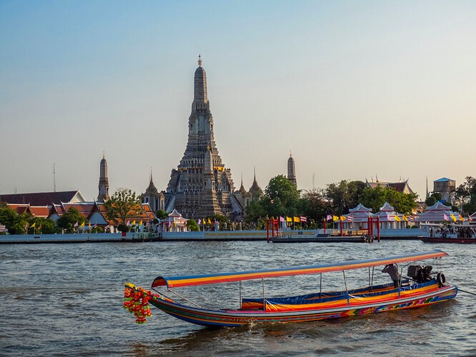 Le Wat Arun de l'autre côté de la rivière