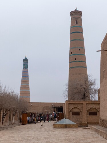 Minaret Islam Khoja et minarat de la mosquée Juma