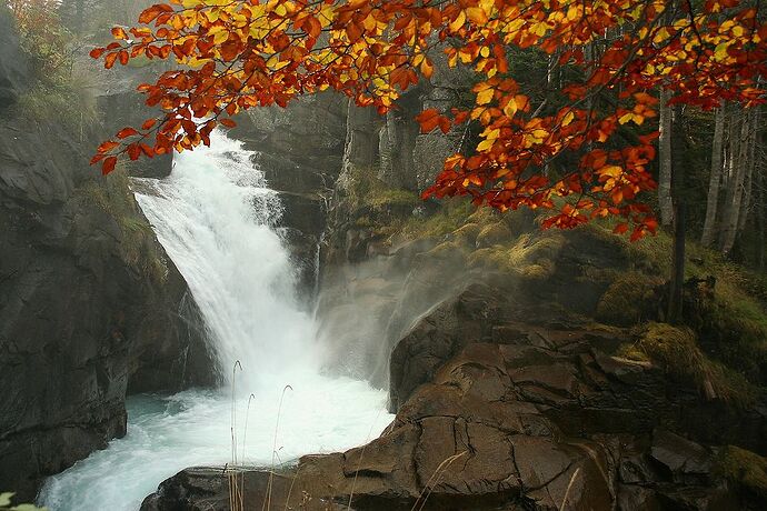 Dans les Hautes Pyrénées, teintes d'automne et blancheur hivernale - jem