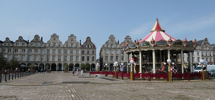 10_2_046_Arras, Grand Place_P1104133