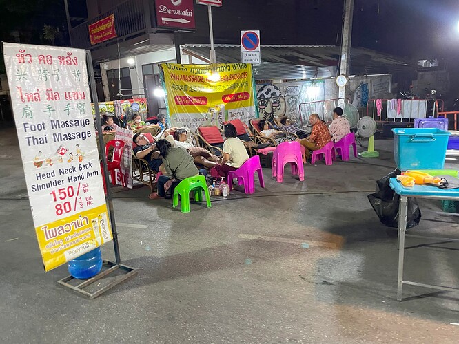 Marché de nuit du samedi, rue Wua Lai