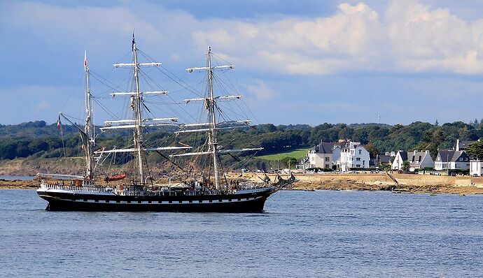 Souvenirs d’escapades en Bretagne, principalement dans le sud du Finistère. (seconde partie)  De Concarneau … aux îles des Glénan. - jem