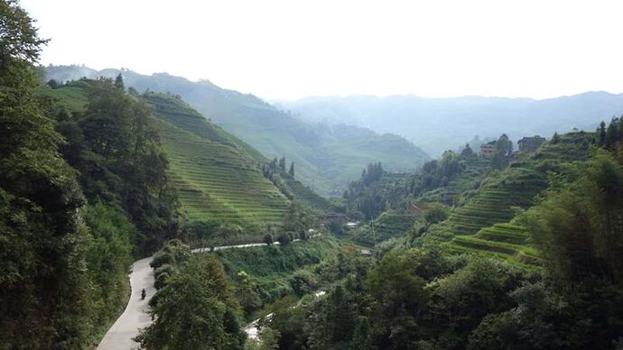 Voyage en Chine : Yangshuo – Dazhai – Fenghuang – Dehang – Zhangjiajie – Beijing – Huashan – Chengdu – Shunan zhuhai – Leshan – Emeishan (Première partie) - Meli Voyage en Chine : Yangshuo – Dazhai – Fenghuang – Dehang – Zhangjiajie – Beijing – Huashan – Chengdu – Shunan zhuhai – Leshan – Emeishan (Première partie) - Meli