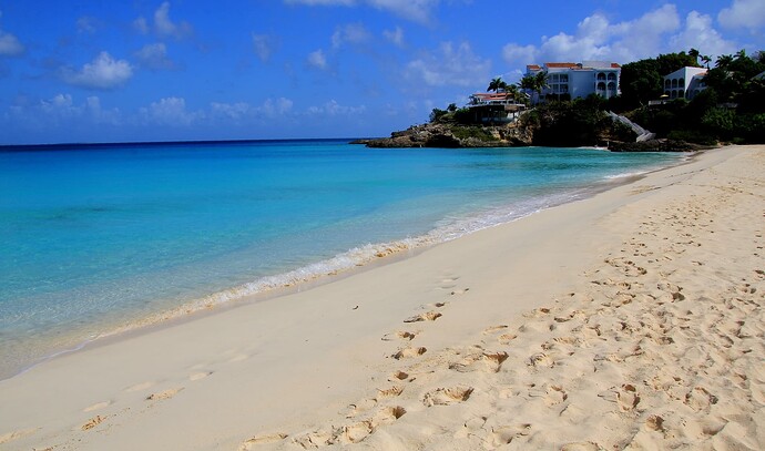 Anguilla Meads Plage, à droite