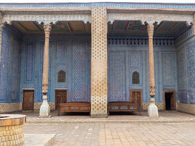Tach Khaouli