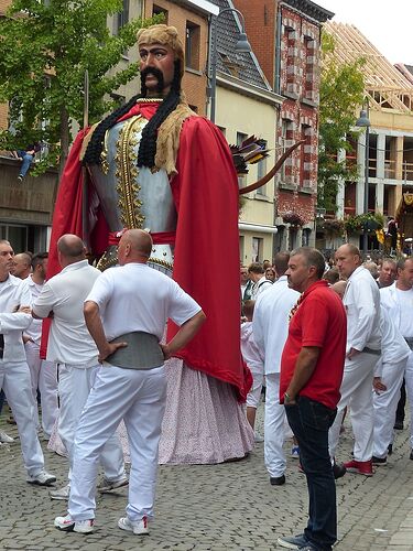 Elle voit des géants partout ! (Ducasse d’Ath, Belgique, Août 2018) - fabienne65