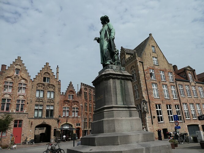 04_01_01_Bruges, place Jan Van Eyckplein _P1093297