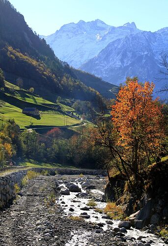 Dans les Hautes Pyrénées, teintes d'automne et blancheur hivernale - jem