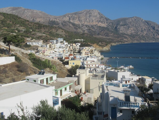 Vue sur Diafani depuis la terrasse de l'hôtel Glaros