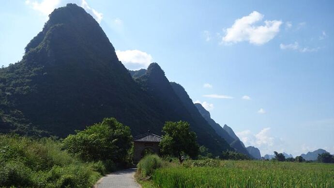 Voyage en Chine : Yangshuo – Dazhai – Fenghuang – Dehang – Zhangjiajie – Beijing – Huashan – Chengdu – Shunan zhuhai – Leshan – Emeishan (Première partie) - Meli Voyage en Chine : Yangshuo – Dazhai – Fenghuang – Dehang – Zhangjiajie – Beijing – Huashan – Chengdu – Shunan zhuhai – Leshan – Emeishan (Première partie) - Meli