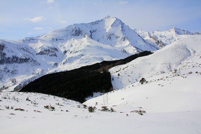 Dans les Hautes Pyrénées, teintes d'automne et blancheur hivernale - jem