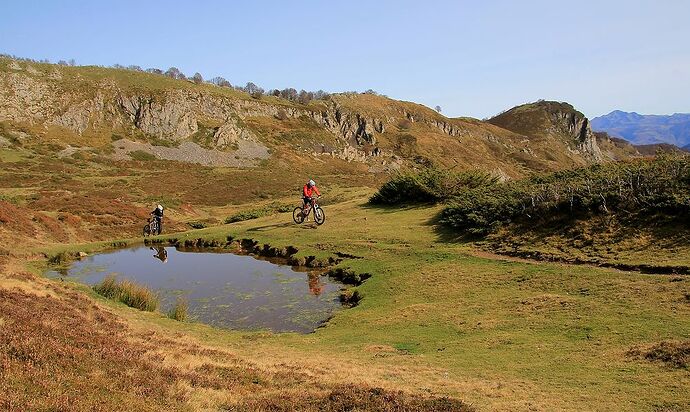 Dans les Hautes Pyrénées, teintes d'automne et blancheur hivernale - jem