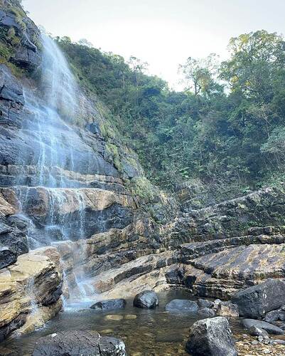 Knuckles -montagnes-cascade-sri lanka