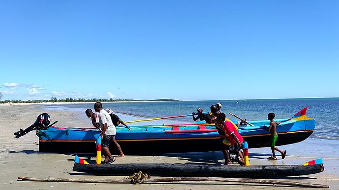 pirogue-madagascar-mise-a-sec